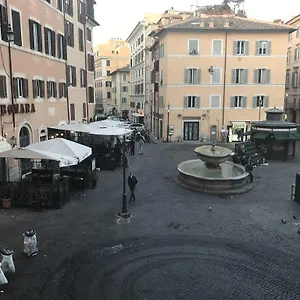 Apartment Magia A Campo De' Fiori, Rom